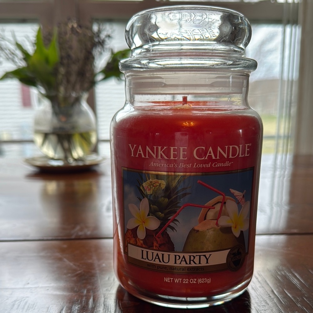 Yankee Candle Luau Party Red Candle